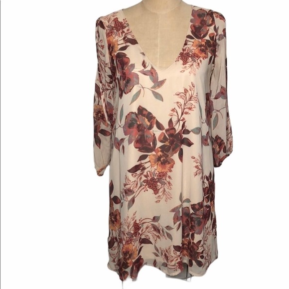 Lulu’s Vee neck split sheer sleeve shift dress - Picture 1 of 6